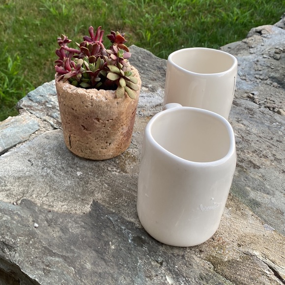 2 Rae Dunn Artesian collection mugs - Picture 7 of 8